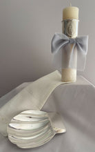 Cargar imagen en el visor de la galería, Kit Bautizo Colección ARO con Virgen de Guadalupe OVAL con Moño Gasa