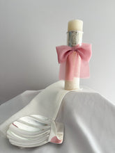 Cargar imagen en el visor de la galería, Kit Bautizo Colección ARO con Virgen de Guadalupe OVAL con Moño Gasa