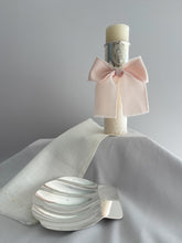 Cargar imagen en el visor de la galería, Kit Bautizo Colección ARO con Virgen de Guadalupe OVAL con Moño Gasa