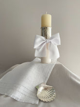 Cargar imagen en el visor de la galería, Kit Bautizo Colección ARO con Virgen de Guadalupe OVAL con Moño Gasa