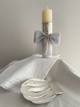 Cargar imagen en el visor de la galería, Kit Bautizo Colección ARO con Virgen de Guadalupe OVAL con Moño Gasa