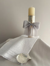 Cargar imagen en el visor de la galería, Kit Bautizo Colección ARO con Virgen de Guadalupe OVAL con Moño Gasa