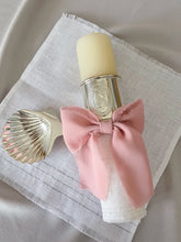 Cargar imagen en el visor de la galería, Kit Bautizo Colección ARO con Virgen de Guadalupe OVAL con Moño Gasa