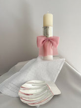 Cargar imagen en el visor de la galería, Kit Bautizo Colección ARO con Virgen de Guadalupe OVAL con Moño Gasa