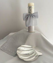 Cargar imagen en el visor de la galería, Kit Bautizo Colección ARO con Virgen de Guadalupe OVAL con Moño Gasa