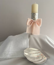 Cargar imagen en el visor de la galería, Kit Bautizo Colección ARO con Virgen de Guadalupe REDONDA con Moño Gasa