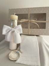 Cargar imagen en el visor de la galería, Kit Bautizo Colección ARO con Virgen de Guadalupe REDONDA con Moño Gasa