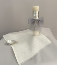 Cargar imagen en el visor de la galería, Kit Bautizo Colección ARO con Virgen de Guadalupe REDONDA con Moño Gasa