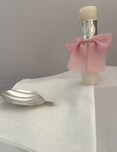 Cargar imagen en el visor de la galería, Kit Bautizo Colección ARO con Virgen de Guadalupe REDONDA con Moño Gasa