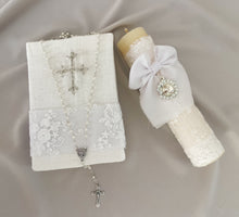 Cargar imagen en el visor de la galería, Kit Primera Comunión Colección Bordado Tul Medalla Virgen de Guadalupe con Perlas