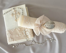 Cargar imagen en el visor de la galería, Kit Primera Comunión Colección Bordado Tul Medalla Virgen de Guadalupe OVALADA 5 cms