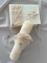 Cargar imagen en el visor de la galería, Kit Primera Comunión Colección Bordado Tul Medalla Virgen de Guadalupe con Perlas