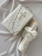 Cargar imagen en el visor de la galería, Kit Primera Comunión Colección Bordado Tul Medalla Virgen de Guadalupe con Perlas