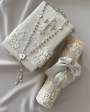 Cargar imagen en el visor de la galería, Kit Primera Comunión Colección Bordado Tul Medalla Virgen de Guadalupe OVALADA 5 cms