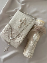 Cargar imagen en el visor de la galería, Kit Primera Comunión Colección Bordado Tul Medalla Virgen de Guadalupe OVALADA 5 cms