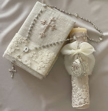 Cargar imagen en el visor de la galería, Kit Primera Comunión Colección Bordado Tul Medalla Virgen de Guadalupe OVALADA 5 cms