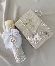 Cargar imagen en el visor de la galería, Kit Primera Comunión Colección Bordado Tul Medalla Virgen de Guadalupe con Perlas