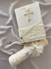 Cargar imagen en el visor de la galería, Kit Primera Comunión Colección Bordado Tul Medalla Virgen de Guadalupe OVALADA 5 cms