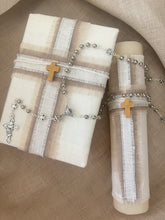 Cargar imagen en el visor de la galería, Kit Primera Comunión Lino LUX cruz de madera