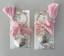 Cargar imagen en el visor de la galería, Llavero con Medalla de San Benito 3cms con Baño de Plata