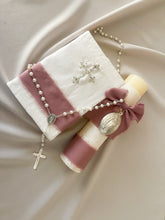 Cargar imagen en el visor de la galería, Kit Primera Comunión CLÁSICO con Medalla Virgen Guadalupe Ovalada 5 cms.