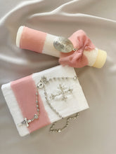 Cargar imagen en el visor de la galería, Kit Primera Comunión CLÁSICO con Medalla Virgen Guadalupe Ovalada 5 cms.