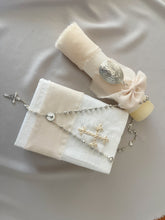 Cargar imagen en el visor de la galería, Kit Primera Comunión CLÁSICO con Medalla Virgen Guadalupe Ovalada 5 cms.