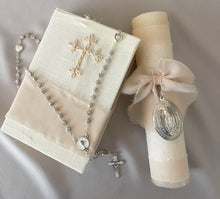 Cargar imagen en el visor de la galería, Kit Primera Comunión CLÁSICO con Medalla Virgen Guadalupe Ovalada 5 cms.