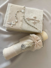 Cargar imagen en el visor de la galería, Kit Primera Comunión CLÁSICO con Medalla Virgen Guadalupe Ovalada 5 cms.