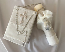 Cargar imagen en el visor de la galería, Kit Primera Comunión CLÁSICO con Medalla Virgen Guadalupe Ovalada 5 cms.