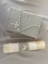 Cargar imagen en el visor de la galería, Kit Primera Comunión GRIS con PLACA VIRGEN GUADALUPE o SAN BENITO