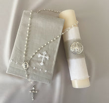 Cargar imagen en el visor de la galería, Kit Primera Comunión GRIS con PLACA VIRGEN GUADALUPE o SAN BENITO