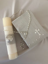 Cargar imagen en el visor de la galería, Kit Primera Comunión GRIS con PLACA VIRGEN GUADALUPE o SAN BENITO