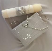 Cargar imagen en el visor de la galería, Kit Primera Comunión GRIS con PLACA VIRGEN GUADALUPE o SAN BENITO