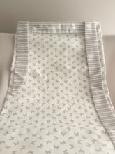 Cargar imagen en el visor de la galería, Manta de Lactancia PIQUÉ Colores Pastel