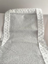 Cargar imagen en el visor de la galería, Manta de Lactancia PIQUÉ Colores Pastel