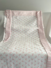 Cargar imagen en el visor de la galería, Manta de Lactancia PIQUÉ Colores Pastel