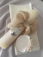 Cargar imagen en el visor de la galería, Kit Bautizo Colección Lino LUX Abombada Medalla Virgen Guadalupe Ovalada 5cms.