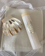 Cargar imagen en el visor de la galería, Kit Bautizo Colección Puntilla Española Placa VIRGEN GUADALUPE