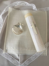 Cargar imagen en el visor de la galería, Kit Bautizo Colección Puntilla Española con placa de CRUZ en baño de Plata