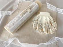 Cargar imagen en el visor de la galería, Kit Bautizo Colección Puntilla Española con placa de CRUZ en baño de Plata