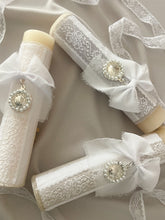 Cargar imagen en el visor de la galería, Kit Bautizo Colección Puntilla Española Medalla Virgen Guadalupe Perlas