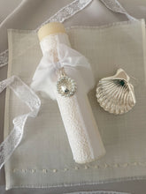 Cargar imagen en el visor de la galería, Kit Bautizo Colección Puntilla Española Medalla Virgen Guadalupe Perlas