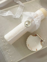 Cargar imagen en el visor de la galería, Kit Bautizo Colección Puntilla Española Medalla Virgen Guadalupe Perlas