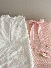 Cargar imagen en el visor de la galería, Set de Reaglo Cubre Porta BB Rombitos con Saquito Polar Burbuja