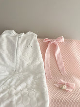 Cargar imagen en el visor de la galería, Set de Reaglo Cubre Porta BB Rombitos con Saquito Polar Burbuja