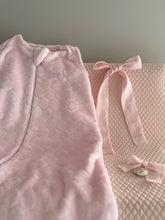 Cargar imagen en el visor de la galería, Set de Reaglo Cubre Porta BB Rombitos con Saquito Polar Burbuja