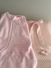 Cargar imagen en el visor de la galería, Set de Reaglo Cubre Porta BB Rombitos con Saquito Polar Burbuja