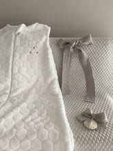 Cargar imagen en el visor de la galería, Set de Reaglo Cubre Porta BB Rombitos con Saquito Polar Burbuja