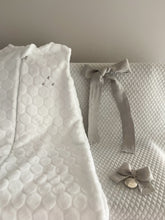 Cargar imagen en el visor de la galería, Set de Reaglo Cubre Porta BB Rombitos con Saquito Polar Burbuja